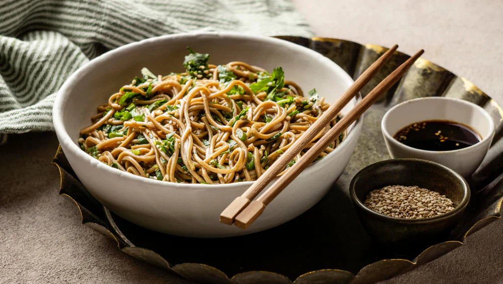 Photo d'un Konjac sauté au poulet et légumes, riche en nutriments.