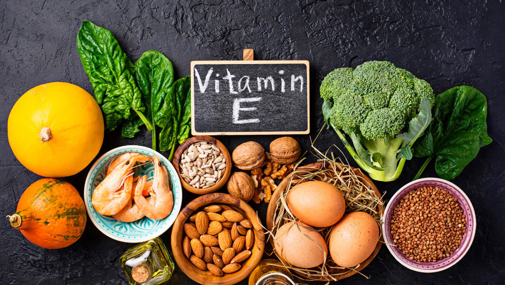 Image d'aliments (huile, oléagineux, légumes...) qui contiennent de la vitamine E.