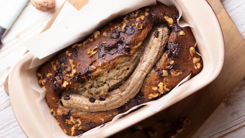 Image d'un banana bread au beurre de cacahuète riche en glucides et source de protéine.