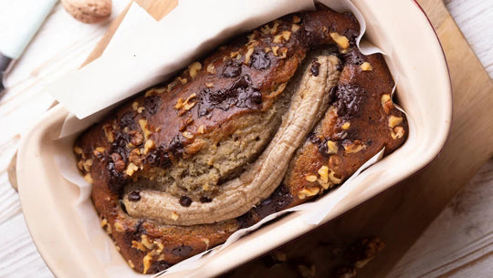 Image d'un banana bread au beurre de cacahuète riche en glucides et source de protéine.