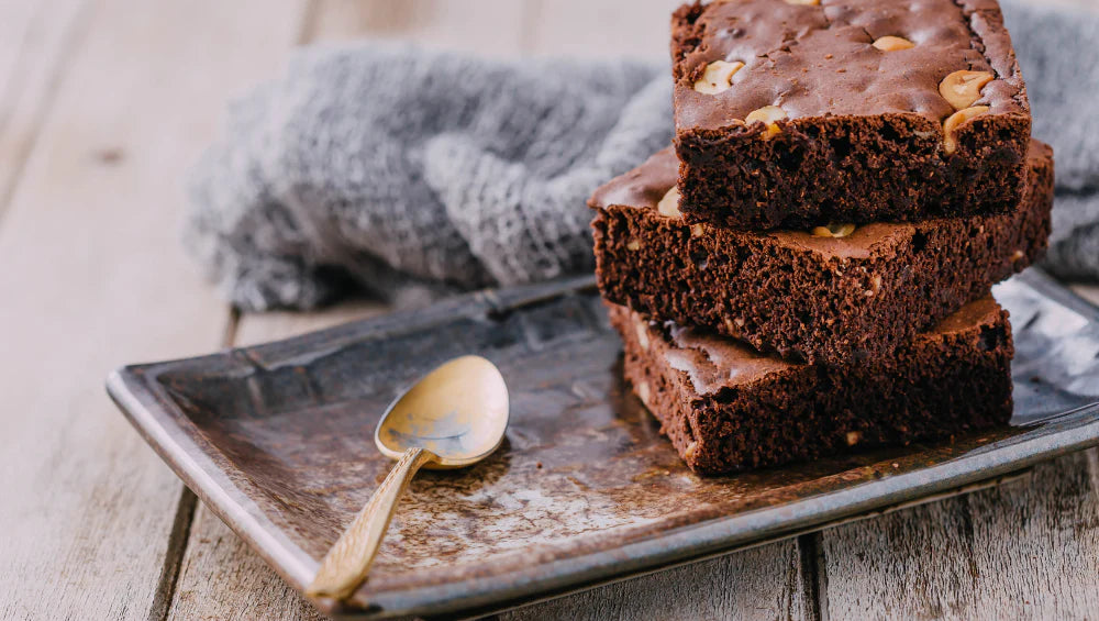 photo de gateau beurre de cacahuete et chocolat dans une assiette 
