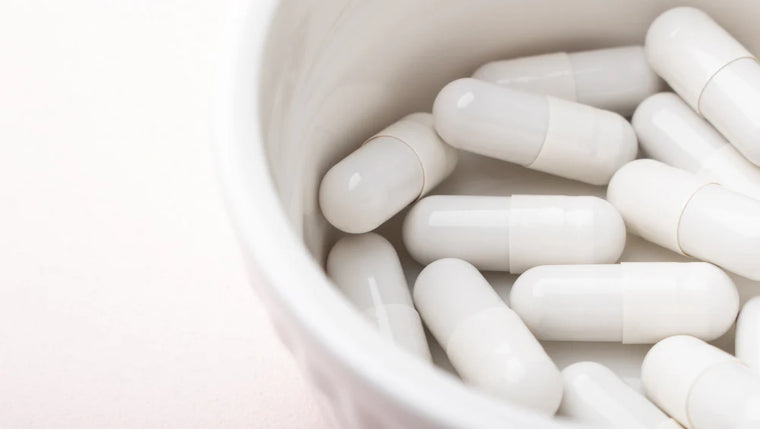 Photo de gélules de glucosamine.